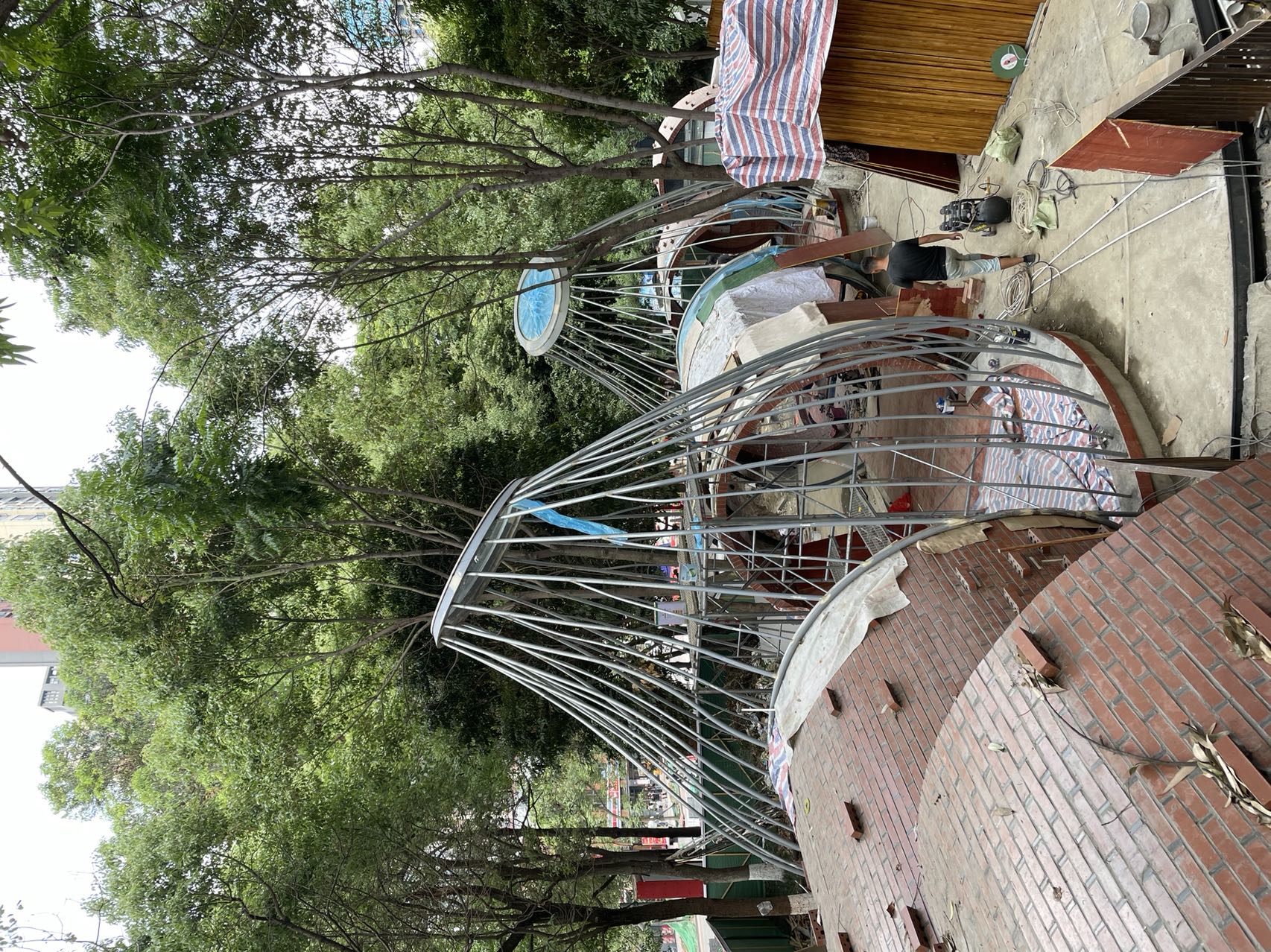 东郊记忆鸟笼雕塑.jpg