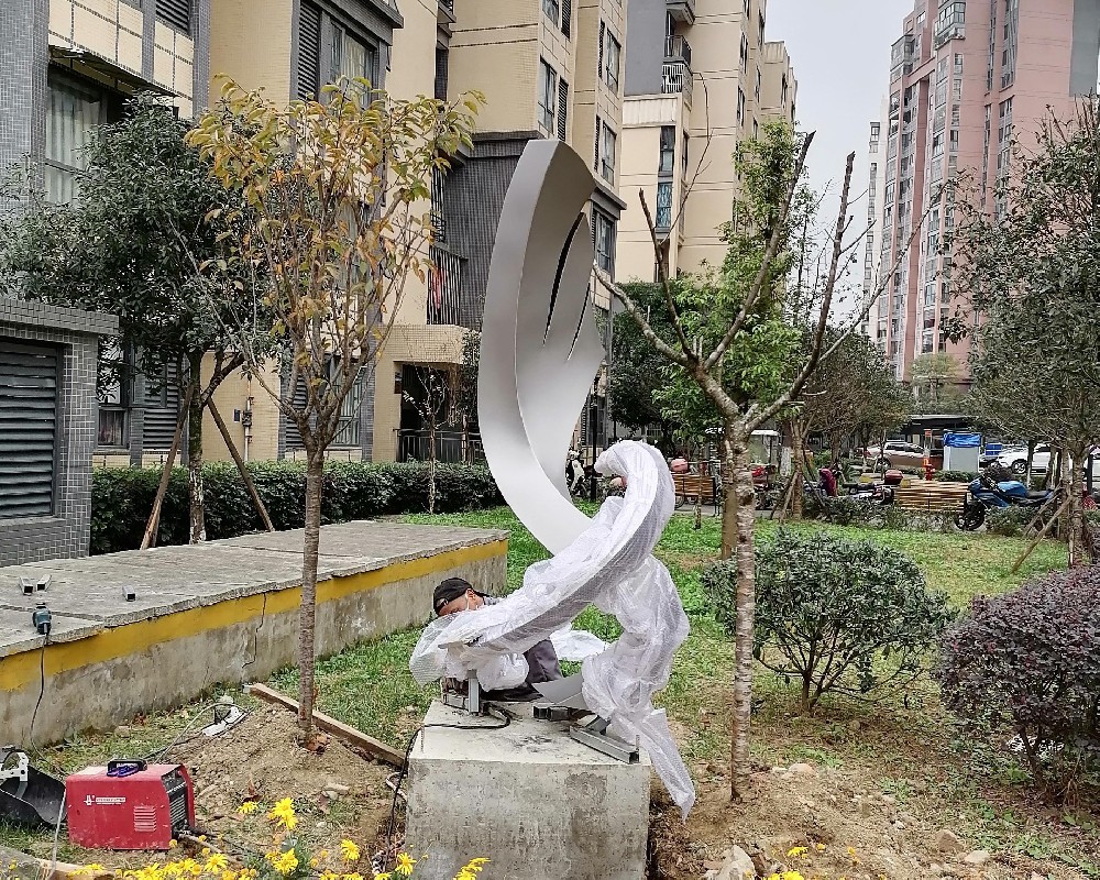 花园不锈钢喷漆雕塑
