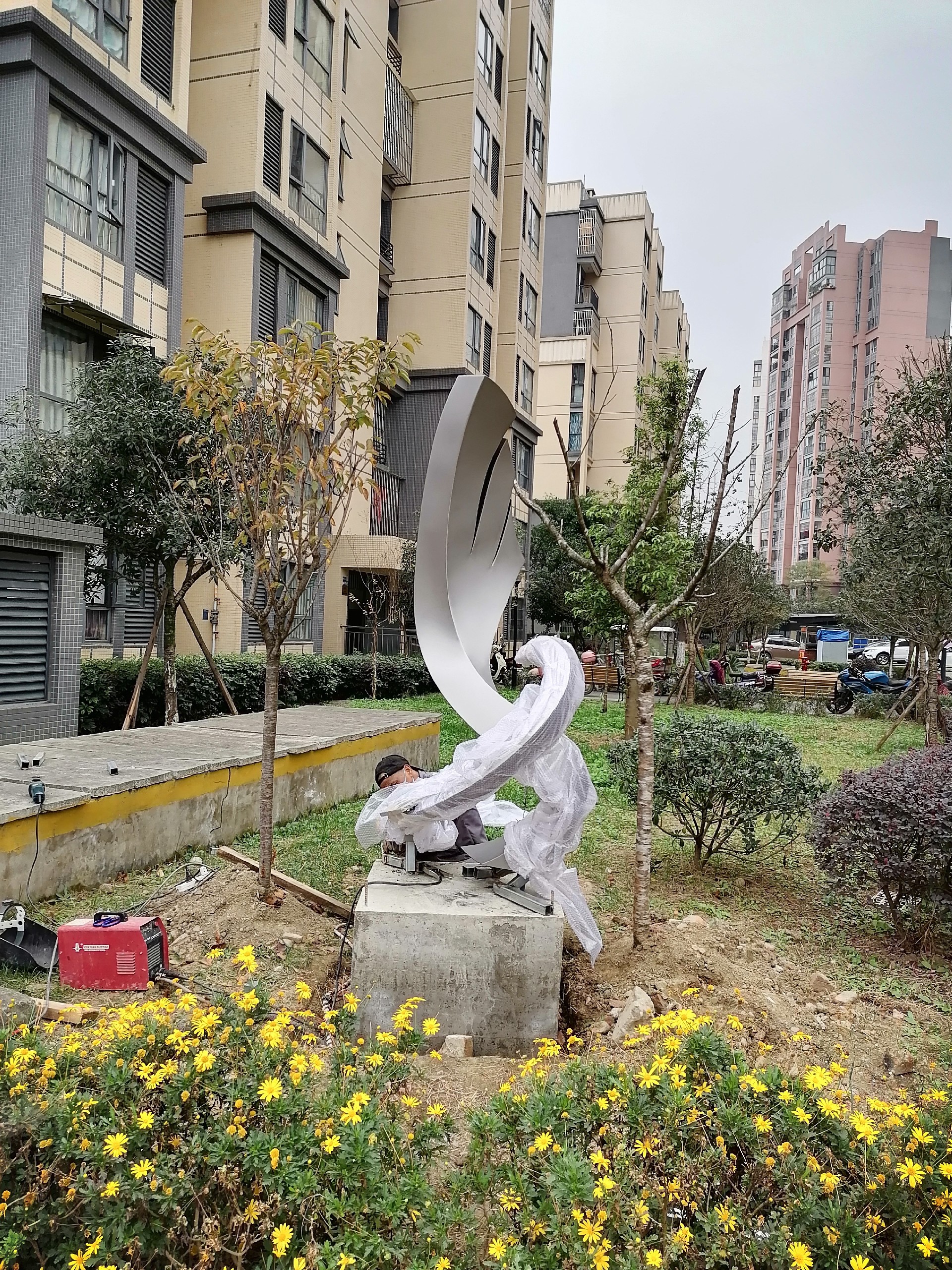 花园不锈钢喷漆.jpg