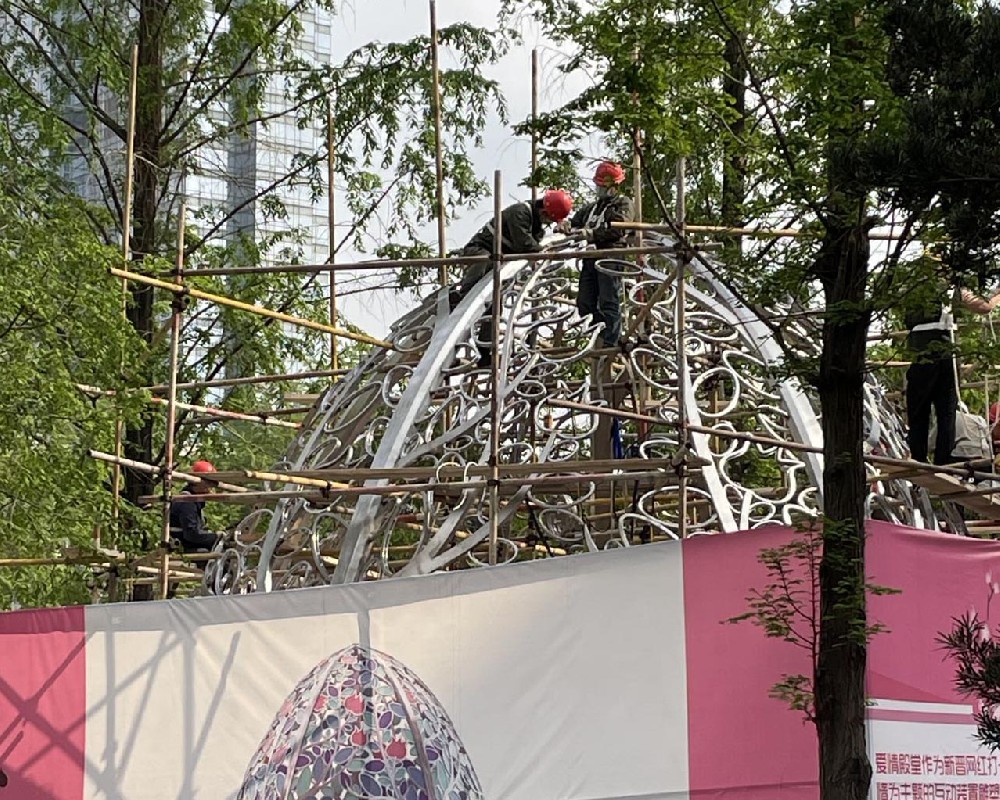 拉丝不锈钢廊架雕塑