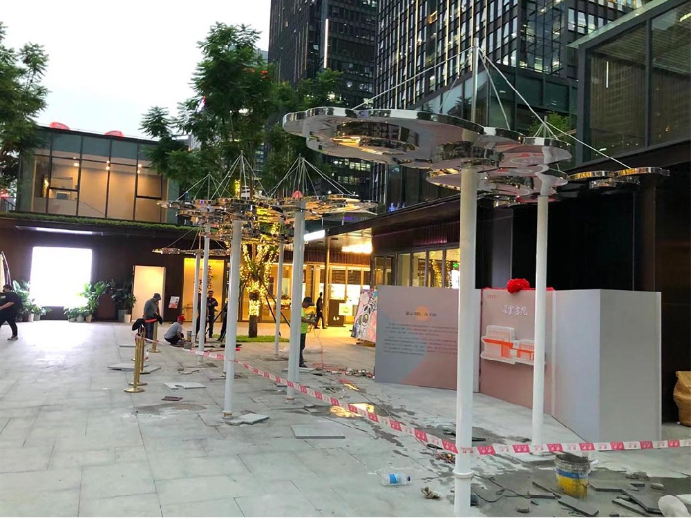 成都不锈钢镜面云朵雕塑
