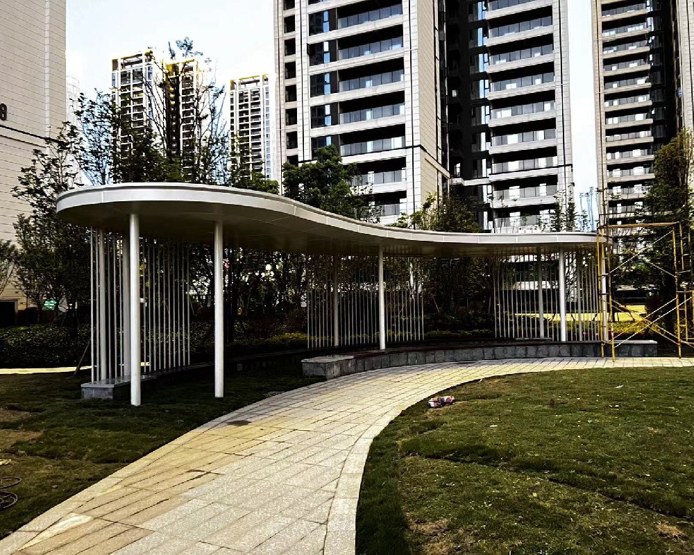 宜宾华侨城钢结构异形铝单板廊架