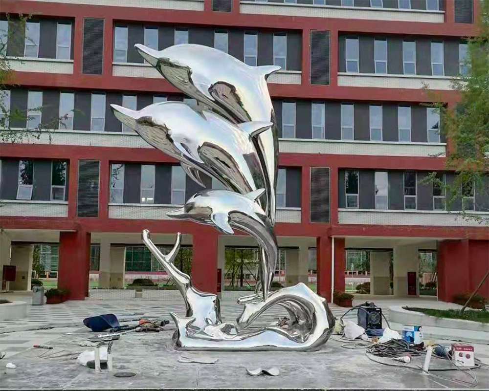 学校镜面海豚雕塑